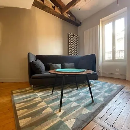 Le Nid De La Pomme *